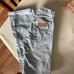 Wrangler women’s Light Blue Relaxed Jeans